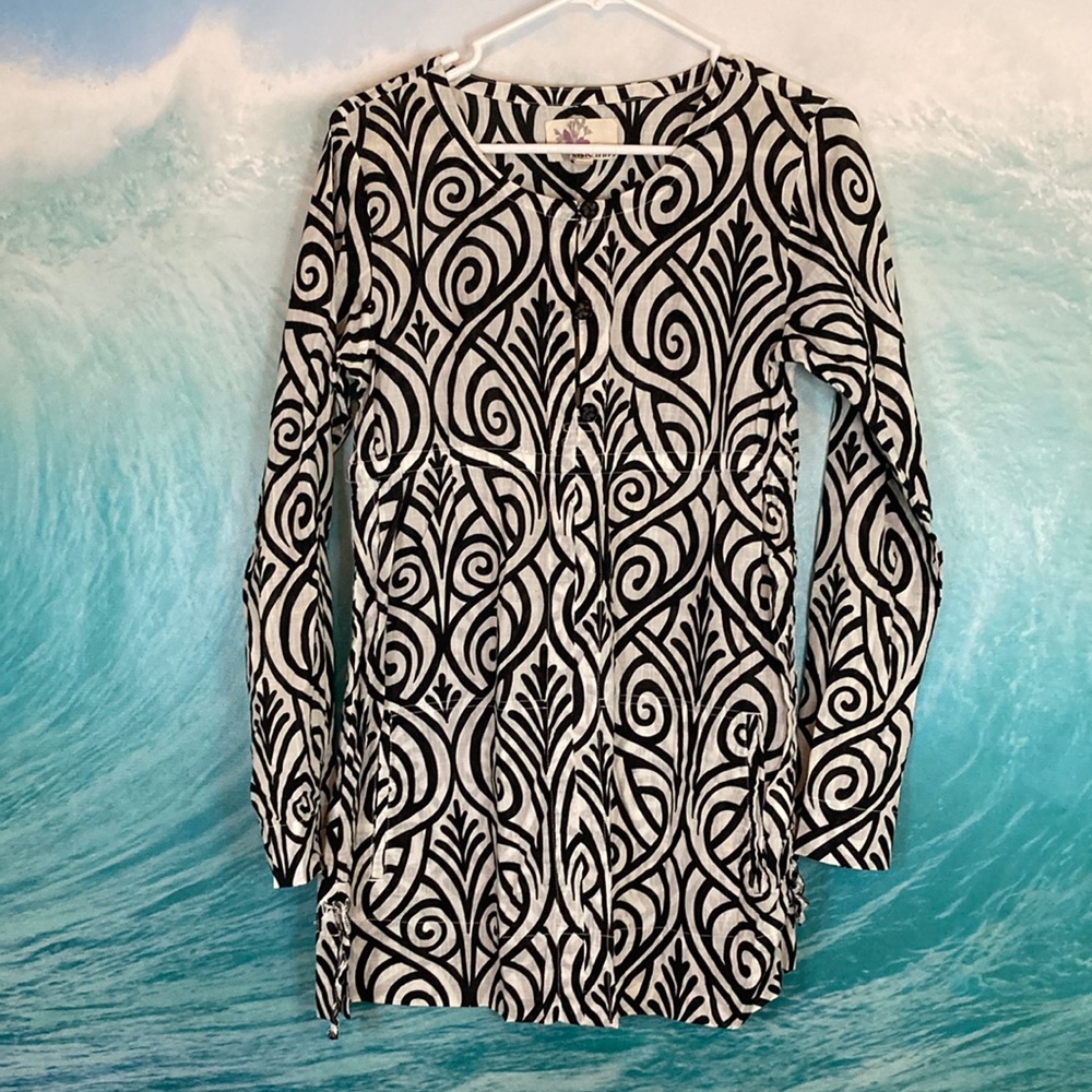 Title Nine swim coverup size small. Black & white. Long sleeves tunic dress